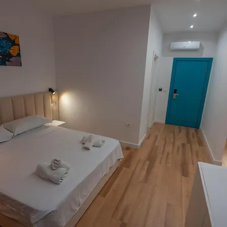 Arnil Hotell Velipojë